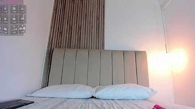 EvaaSinclair online show from 04.16.26