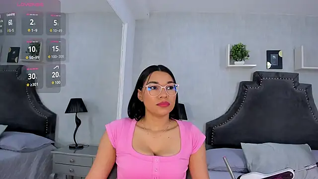 Snapshot of katemooss chatting on 10.21.25 katemooss online show from 10.21.25