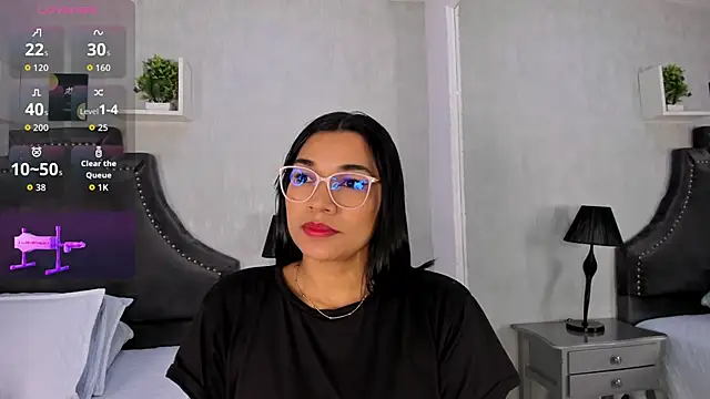 Snapshot of katemooss chatting on 10.22.25 katemooss online show from 10.22.25