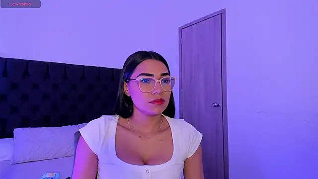 Snapshot of katemooss chatting on 10.24.25 katemooss online show from 10.24.25