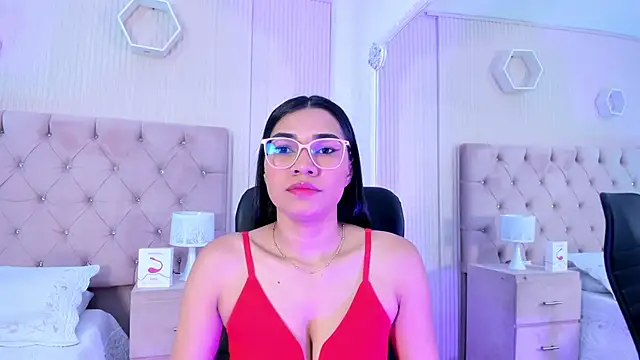 Snapshot of katemooss chatting on 10.25.25 katemooss online show from 10.25.25