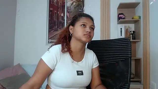 Snapshot of miel_alisha chatting on 05.30.26 miel alisha online show from 05.30.26