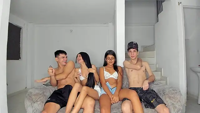 Snapshot of HottWett chatting on 10.16.25 HottWett online show from 10.16.25