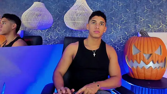 Snapshot of Zayne_cross chatting on 10.27.25 Zayne cross online show from 10.27.25