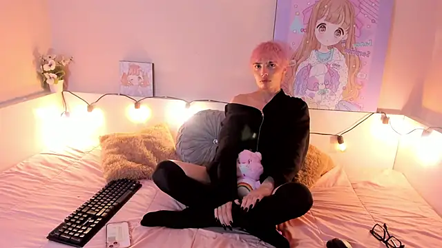 Strawberry Kitty  online show from 10.18.25