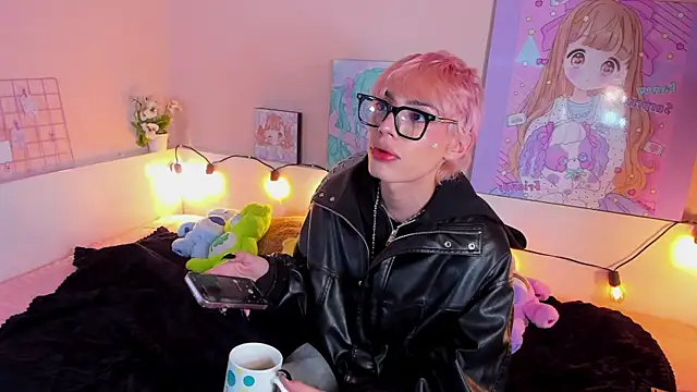 Strawberry Kitty  online show from 10.25.25