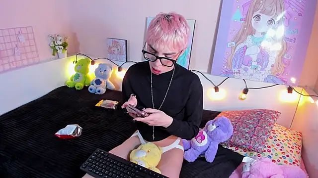 Strawberry Kitty  online show from 11.15.25