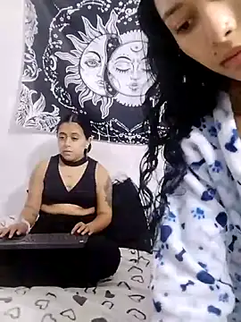Snapshot of emily_n_abby chatting on 04.25.26 emily n abby online show from 04.25.26