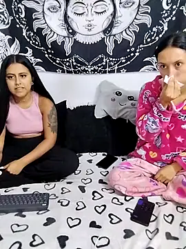 Snapshot of emily_n_abby chatting on 05.14.26 emily n abby online show from 05.14.26