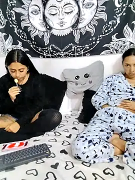 Snapshot of emily_n_abby chatting on 05.19.26 emily n abby online show from 05.19.26