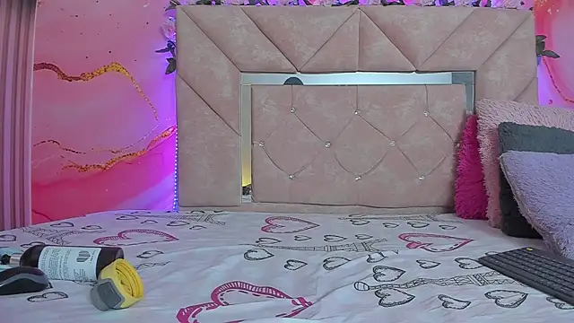 mia  blaze   online show from 12.16.25