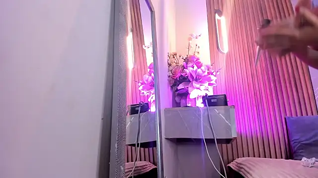 Snapshot of lucy__fox09 chatting on 10.17.25 lucy  fox09 online show from 10.17.25