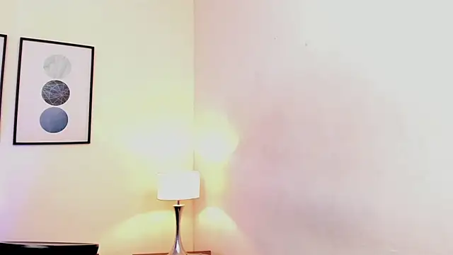 Amelia Brixton online show from 04.03.26