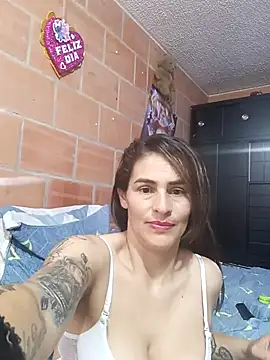 Snapshot of AmeliHoney chatting on 11.29.25 AmeliHoney online show from 11.29.25