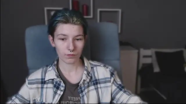 Snapshot of guitarandangell chatting on 10.25.25 guitarandangell online show from 10.25.25