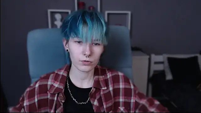 Snapshot of guitarandangell chatting on 10.26.25 guitarandangell online show from 10.26.25