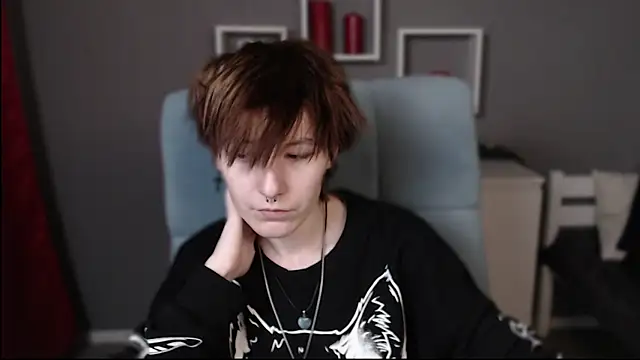 Snapshot of guitarandangell chatting on 11.19.25 guitarandangell online show from 11.19.25