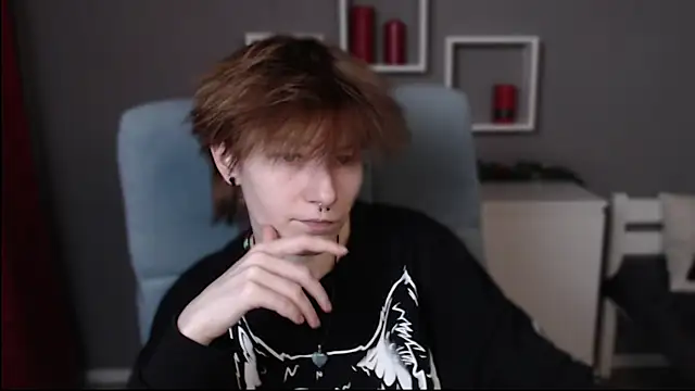 Snapshot of guitarandangell chatting on 11.30.25 guitarandangell online show from 11.30.25