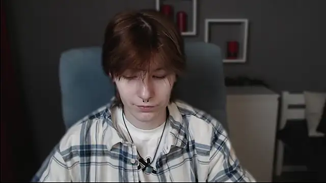 Snapshot of guitarandangell chatting on 12.04.25 guitarandangell online show from 12.04.25