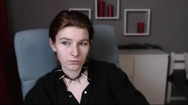 Snapshot of guitarandangell chatting on 12.19.25 guitarandangell online show from 12.19.25