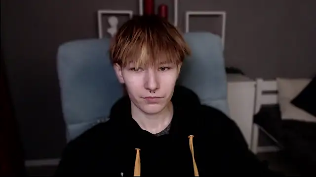 Snapshot of guitarandangell chatting on 02.25.26 guitarandangell online show from 02.25.26