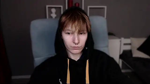 Snapshot of guitarandangell chatting on 02.26.26 guitarandangell online show from 02.26.26