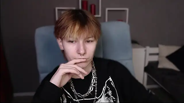 Snapshot of guitarandangell chatting on 02.28.26 guitarandangell online show from 02.28.26