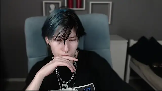 Snapshot of guitarandangell chatting on 05.27.26 guitarandangell online show from 05.27.26