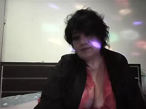 Snapshot of Laura_Sky_ chatting on 11.02.25 Laura Sky online show from 11.02.25
