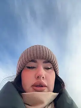 KiraSunshine online show from 11.25.25