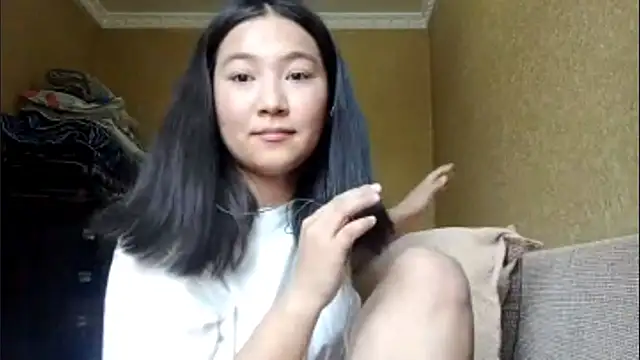 LinneaHyles online show from 10.27.25