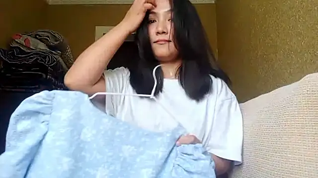 LinneaHyles online show from 10.30.25