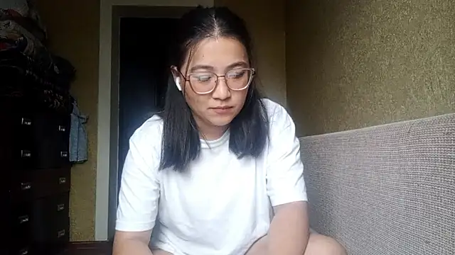 LinneaHyles online show from 11.05.25