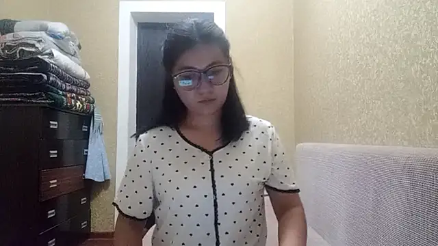 LinneaHyles online show from 11.17.25