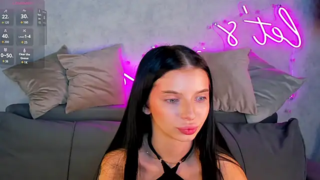 Snapshot of Eva_Mayers chatting on 10.30.25 Eva Mayers online show from 10.30.25