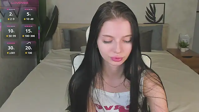 Snapshot of Eva_Mayers chatting on 11.28.25 Eva Mayers online show from 11.28.25