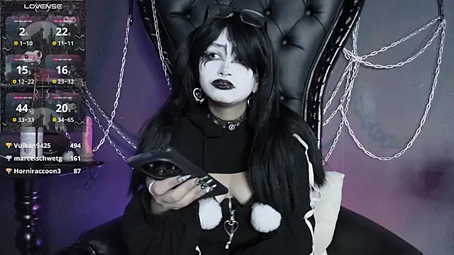 Snapshot of Navier__ chatting on 04.17.26 Navier online show from 04.17.26