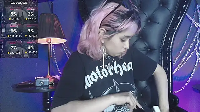 Snapshot of Navier__ chatting on 04.29.26 Navier online show from 04.29.26