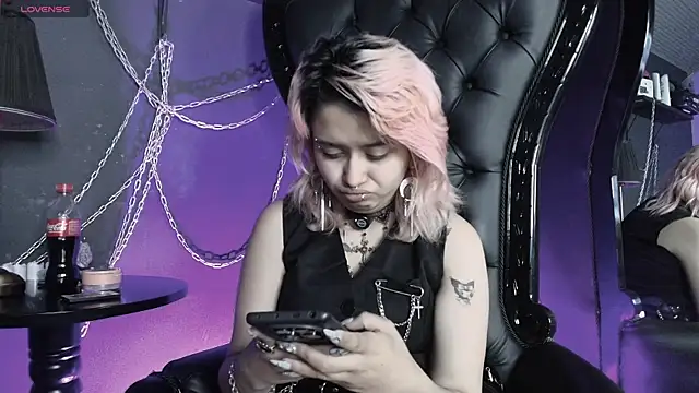 Snapshot of Navier__ chatting on 05.09.26 Navier online show from 05.09.26