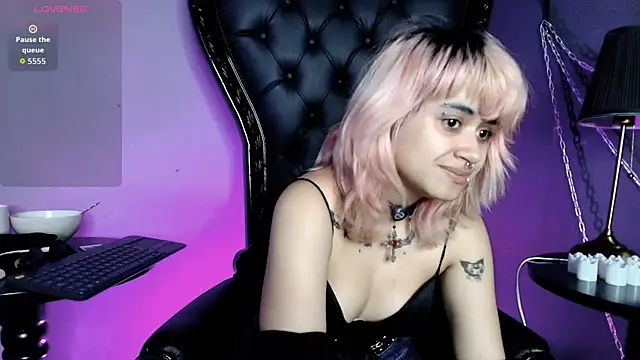 Snapshot of Navier__ chatting on 05.16.26 Navier online show from 05.16.26