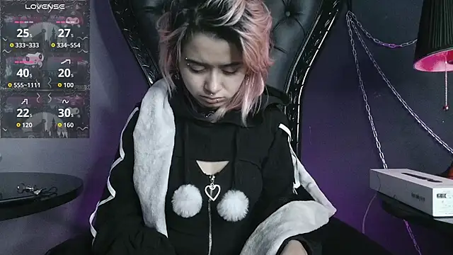 Snapshot of Navier__ chatting on 06.13.26 Navier online show from 06.13.26