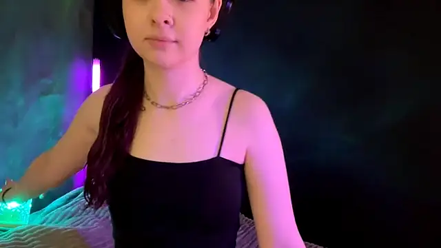 Snapshot of FloralAtoll chatting on 10.19.25 FloralAtoll online show from 10.19.25