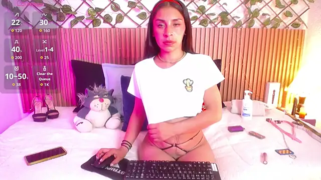 Snapshot of Lunaa_07 chatting on 05.27.26 Lunaa 07 online show from 05.27.26