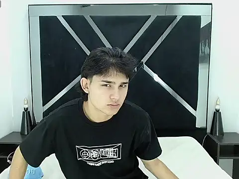 Tom 0001 online show from 12.17.25