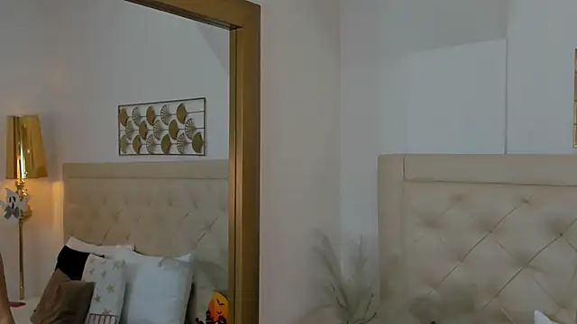 lucia lorenz online show from 10.30.25