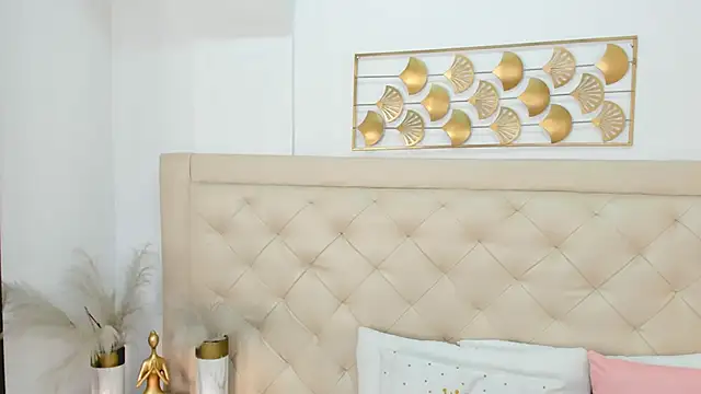 lucia lorenz online show from 12.21.25