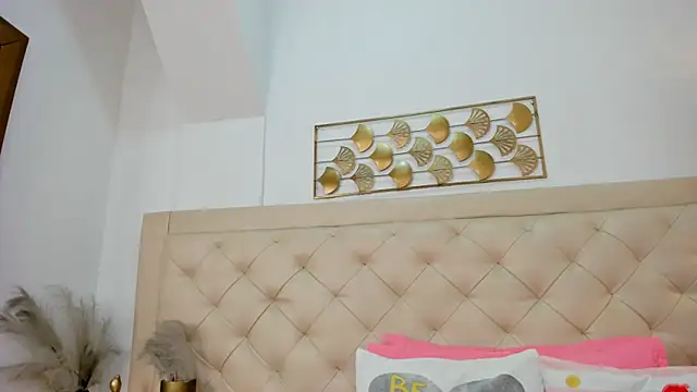 lucia lorenz online show from 02.08.26