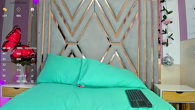 Snapshot of vanesaa_mejia chatting on 12.03.25 vanesaa mejia online show from 12.03.25