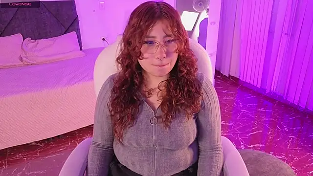 littlee red online show from 04.12.26