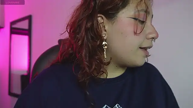 Snapshot of littlee_red chatting on 04.18.26 littlee red online show from 04.18.26